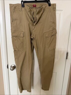 Men's Levi’s XX Cargo Pants in Tan - Classic Utility Style
